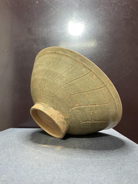 古玩陶瓷宋代青釉刻劃紋碗拍賣，當前價格1800元