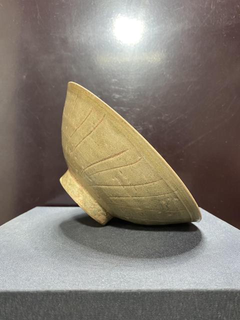 古玩陶瓷宋代青釉刻劃紋碗拍賣，當前價格1800元