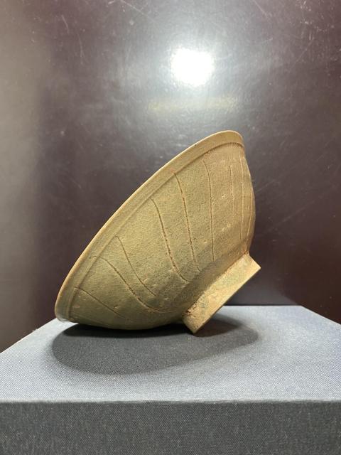 古玩陶瓷宋代青釉刻劃紋碗拍賣，當前價格1800元