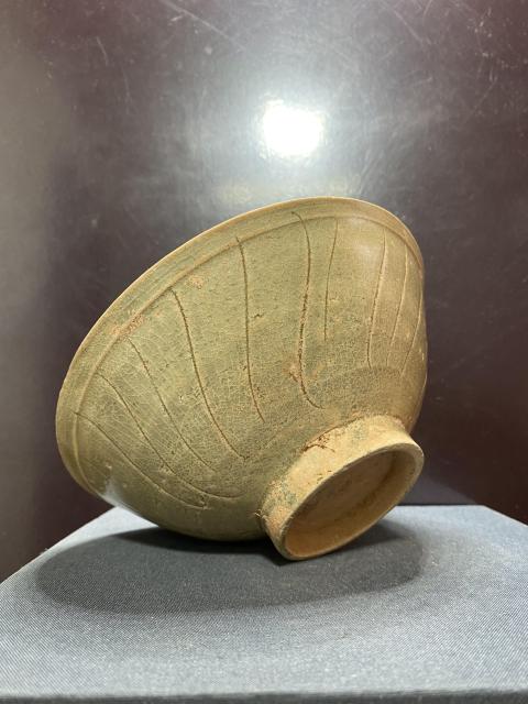 古玩陶瓷宋代青釉刻劃紋碗拍賣，當前價格1800元