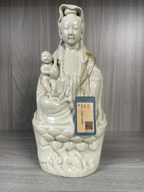古玩陶瓷民國(guó)·白釉送子觀音塑像拍賣(mài),當(dāng)前價(jià)格2700元