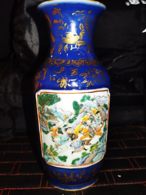 古玩陶瓷清晚期咸豐祭藍釉描金廣彩人物瓶拍賣,當前價格4800元