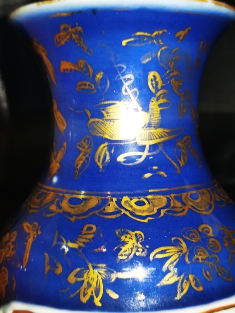 古玩陶瓷清晚期咸豐祭藍釉描金廣彩人物瓶拍賣,當前價格4800元