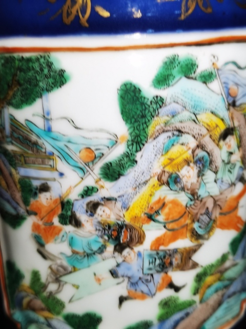 古玩陶瓷清晚期咸豐祭藍釉描金廣彩人物瓶拍賣,當前價格4800元