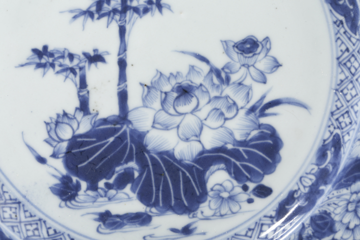 古玩陶瓷清康熙·青花荷花紋折沿盤拍賣,當前價格3888元