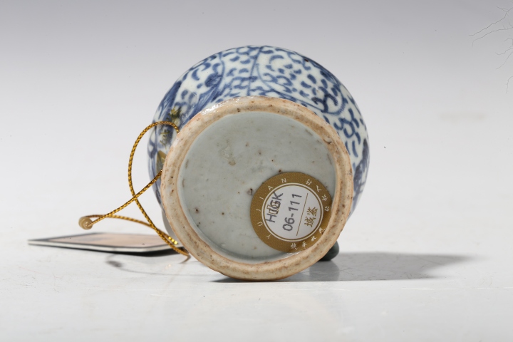 古玩陶瓷清雍乾·青花纏枝蓮紋小天字罐拍賣，當前價格4888元