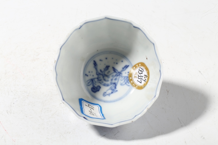 古玩陶瓷清晚·青花開窗仕女花卉紋葵口杯拍賣，當(dāng)前價格1988元