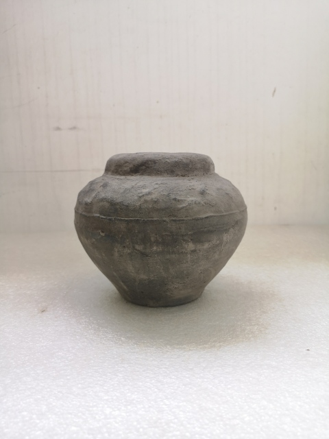 古玩陶瓷漢代灰陶跑獸紋撲滿拍賣,當(dāng)前價格750元