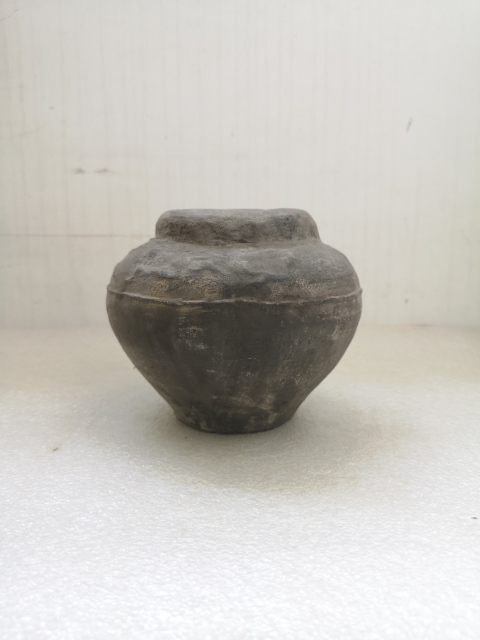 古玩陶瓷漢代灰陶跑獸紋撲滿拍賣,當(dāng)前價格750元