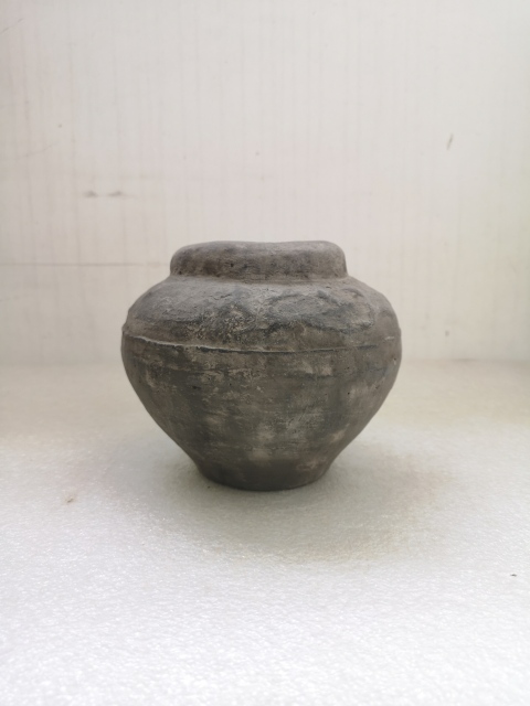 古玩陶瓷漢代灰陶跑獸紋撲滿拍賣,當(dāng)前價格750元