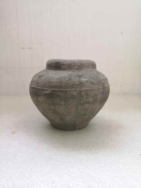 古玩陶瓷漢代灰陶跑獸紋撲滿拍賣,當(dāng)前價格750元
