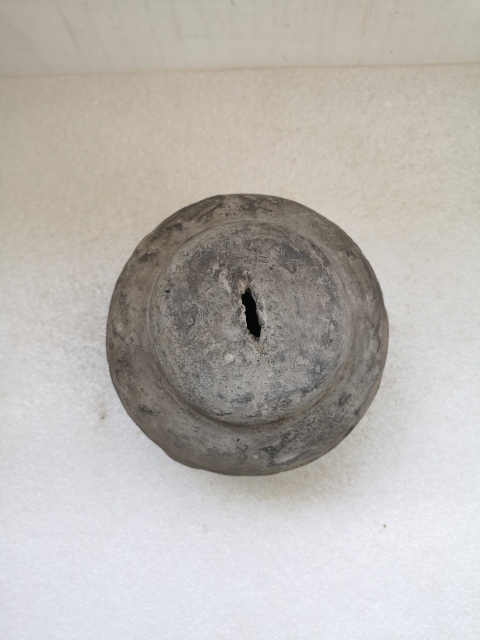 古玩陶瓷漢代灰陶跑獸紋撲滿拍賣,當(dāng)前價格750元
