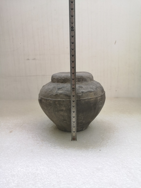 古玩陶瓷漢代灰陶跑獸紋撲滿拍賣,當(dāng)前價格750元