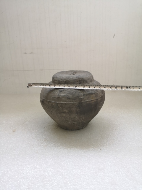 古玩陶瓷漢代灰陶跑獸紋撲滿拍賣,當(dāng)前價格750元