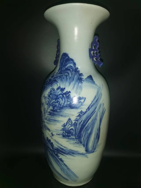 青花山水人物紋瓶 中国古玩 中国美術 青花山水人物紋瓶 中国古玩 中国美術