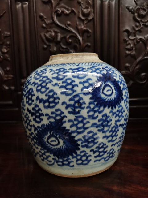 古玩陶瓷清中期花卉紋青花罐拍賣,當前價格880元