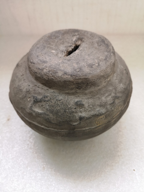 古玩陶瓷漢代灰陶跑獸紋撲滿拍賣,當(dāng)前價格750元