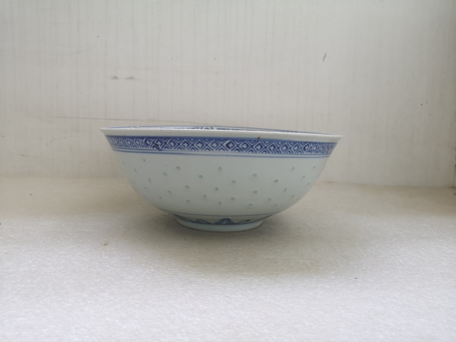 古玩陶瓷玲瓏瓷碗拍賣(mài),當(dāng)前價(jià)格298元