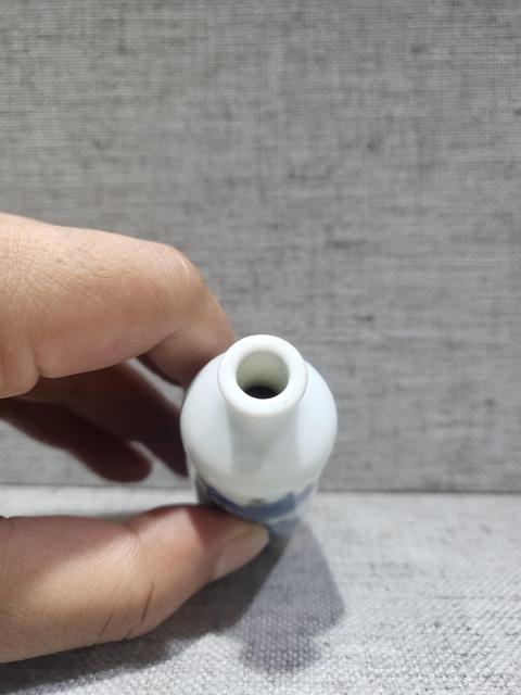 域鉴古玩】清中期青花釉里红山水人物鼻烟壶拍卖价格/图片/值多少钱