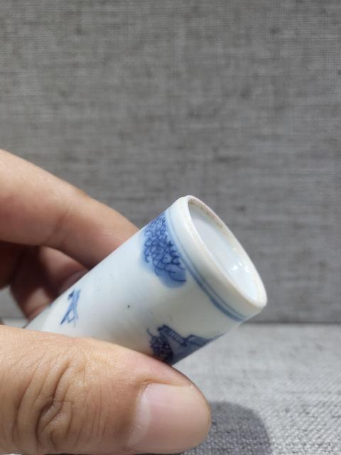 中国骨董　清中期　青花釉裏紅　人物　鼻煙壺　翡翠蓋　骨杓 清代青花釉里红山水人物鼻烟壶的图片，特点，价格，鉴赏，馆藏