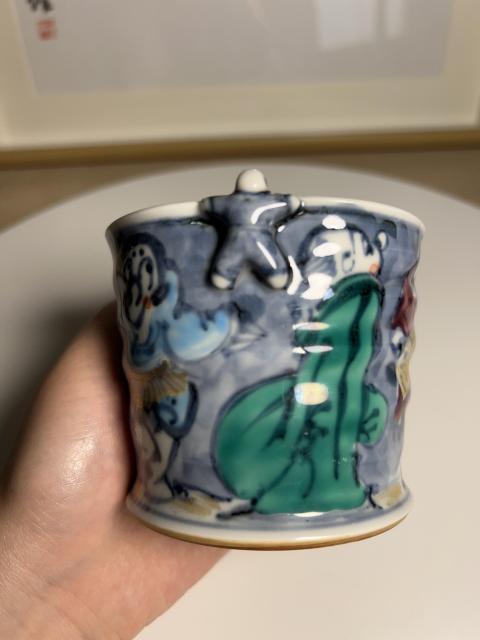 古玩陶瓷日本名家昭和青花加彩人物紋貼塑童子杯拍賣,當前價格580元