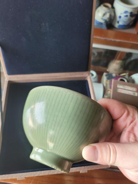 古玩陶瓷青釉菊瓣紋碗拍賣，當(dāng)前價(jià)格18000元