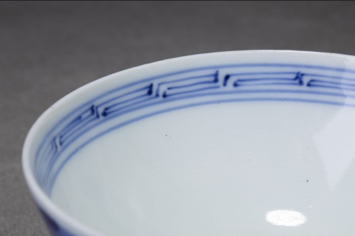 古玩陶瓷日本明治青花山水人物紋蓋碗拍賣,當前價格300元