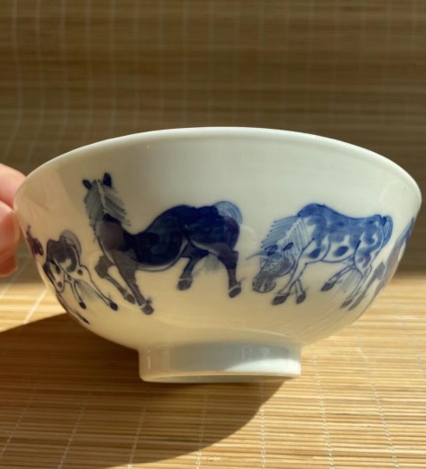 古玩陶瓷清光緒青花八駿圖碗拍賣(mài)，當(dāng)前價(jià)格5500元