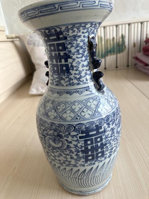 古玩陶瓷清中期.青花纏枝花卉喜字紋盤口大瓶拍賣，當前價格4500元