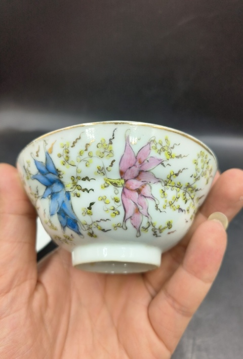 古玩陶瓷民國時期粉彩花卉紋折腰蓋碗拍賣,當前價格3500元