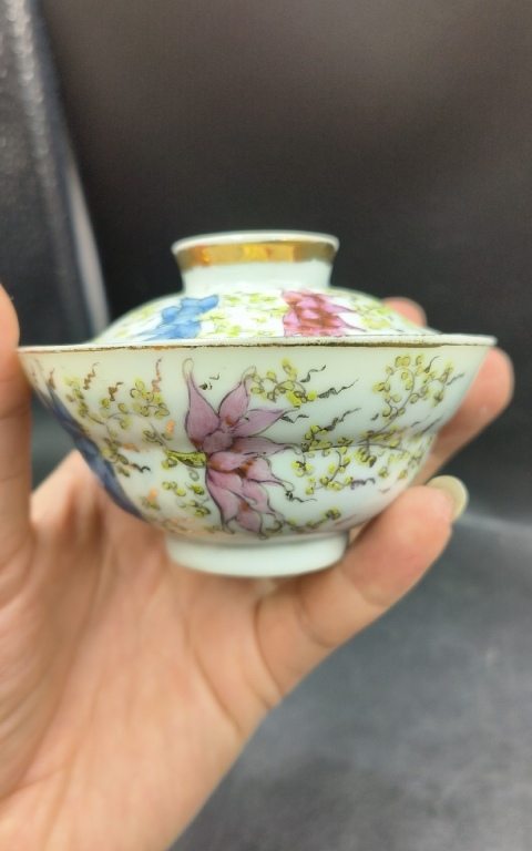 古玩陶瓷民國時期粉彩花卉紋折腰蓋碗拍賣,當前價格3500元