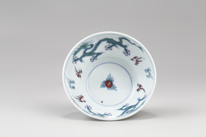 古玩陶瓷清雍正·斗彩火焰云龍紋茶圓拍賣(mài),當(dāng)前價(jià)格78000元