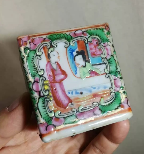 古玩陶瓷清光緒廣彩開窗花鳥人物方盒拍賣，當前價格780元