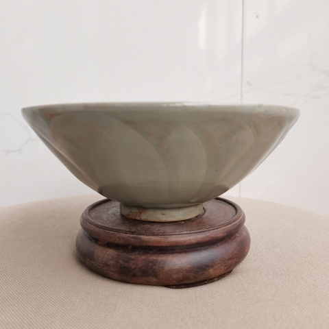 古玩陶瓷元龍泉青瓷外刻蓮瓣碗拍賣,當前價格1900元