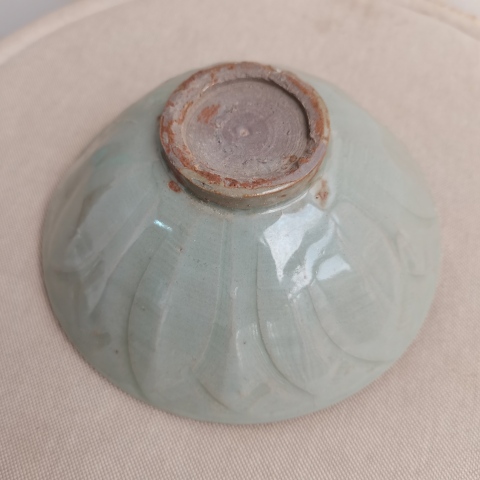 古玩陶瓷元龍泉青瓷外刻蓮瓣碗拍賣,當前價格1900元