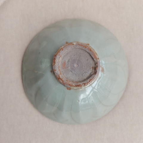 古玩陶瓷元龍泉青瓷外刻蓮瓣碗拍賣,當前價格1900元