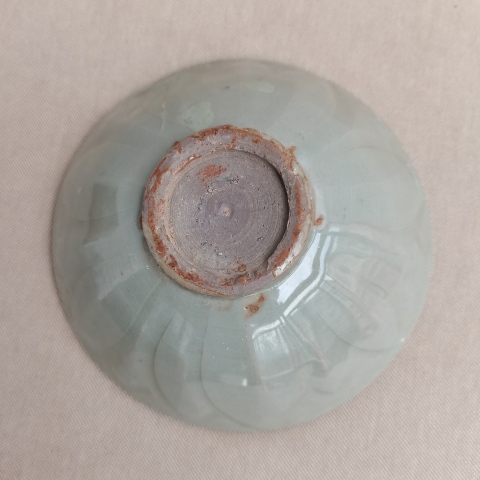 古玩陶瓷元龍泉青瓷外刻蓮瓣碗拍賣,當前價格1900元