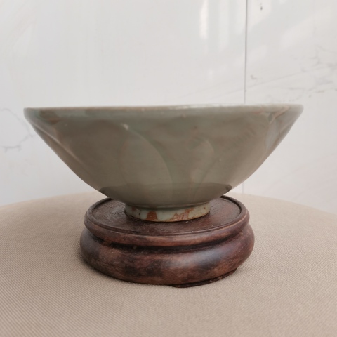 古玩陶瓷元龍泉青瓷外刻蓮瓣碗拍賣,當前價格1900元
