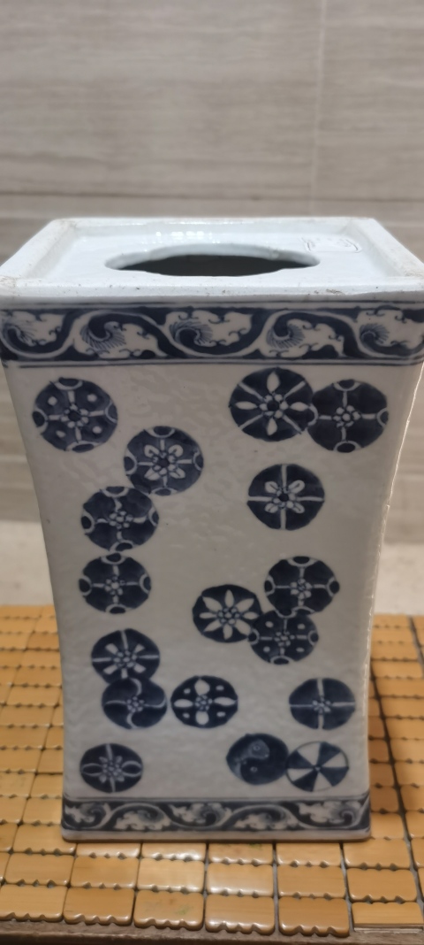 古玩陶瓷清中期青花皮球花紋瓷枕拍賣,當前價格8000元