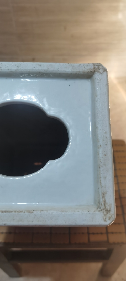 古玩陶瓷清中期青花皮球花紋瓷枕拍賣,當前價格8000元