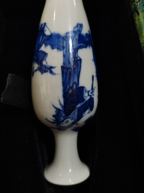 古玩陶瓷青花人物紋柳葉瓶拍賣，當(dāng)前價(jià)格5500元