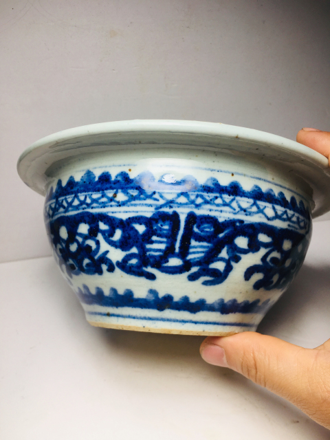 古玩陶瓷（清晚期）青花夔龍紋香爐拍賣，當前價格0元