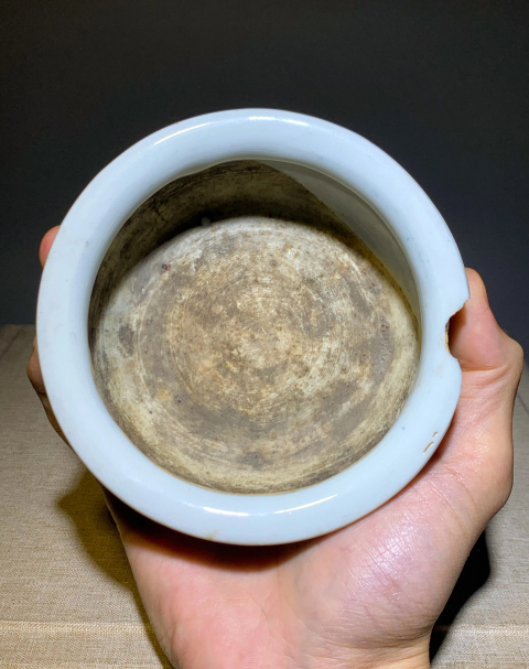 古玩陶瓷(清中期)青花纏枝花紋三足香爐拍賣,當前價格0元