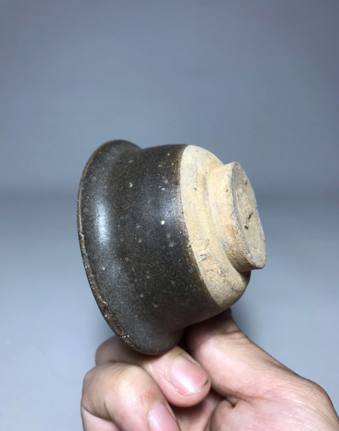 古玩陶瓷元代茶葉末釉釉杯拍賣,當(dāng)前價格2888元