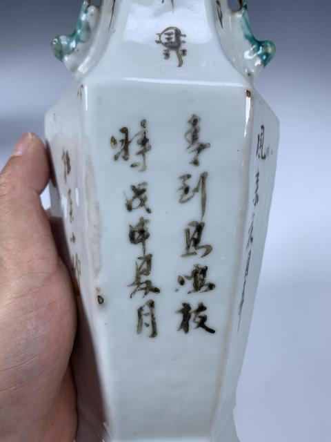 域鉴古玩】粉彩花鸟花卉纹双耳六方瓶拍卖价格/图片/值多少钱