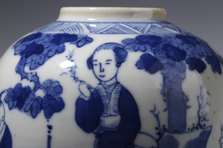 古玩陶瓷晚清·青花庭院仕女嬰戲紋罐拍賣，當前價格4000元