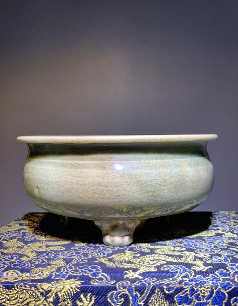 古玩陶瓷【精品重器】明中期龍泉青釉獸足香爐拍賣,當前價格1999元
