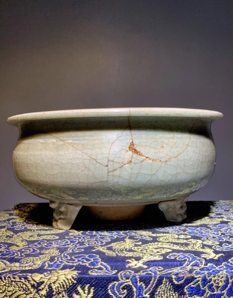 古玩陶瓷【精品重器】明中期龍泉青釉獸足香爐拍賣,當前價格1999元