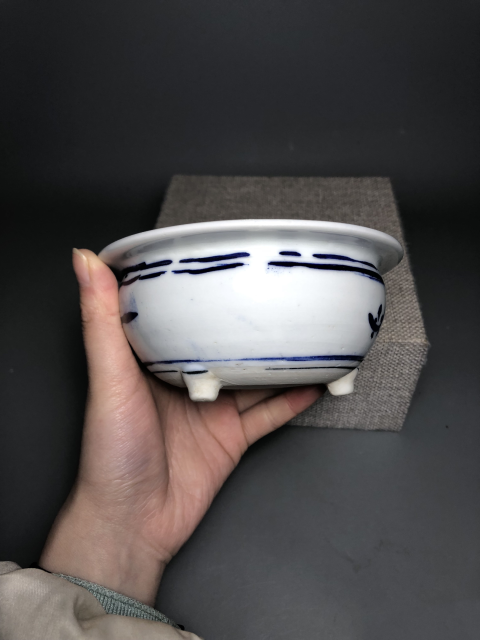 古玩陶瓷乾隆德化窯青花山水人物紋三足爐拍賣，當前價格300元