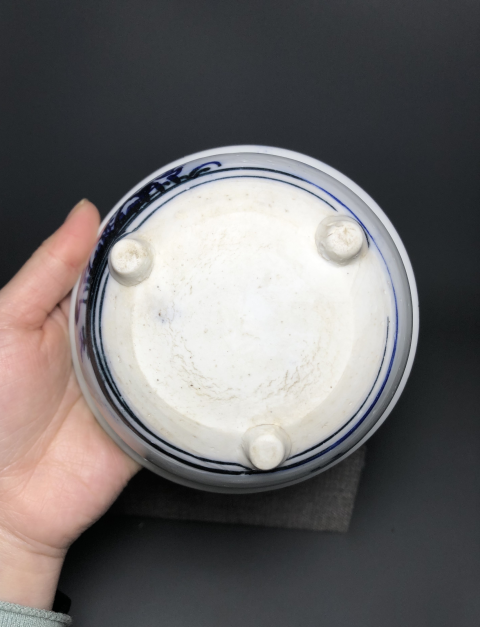 古玩陶瓷乾隆德化窯青花山水人物紋三足爐拍賣，當前價格300元